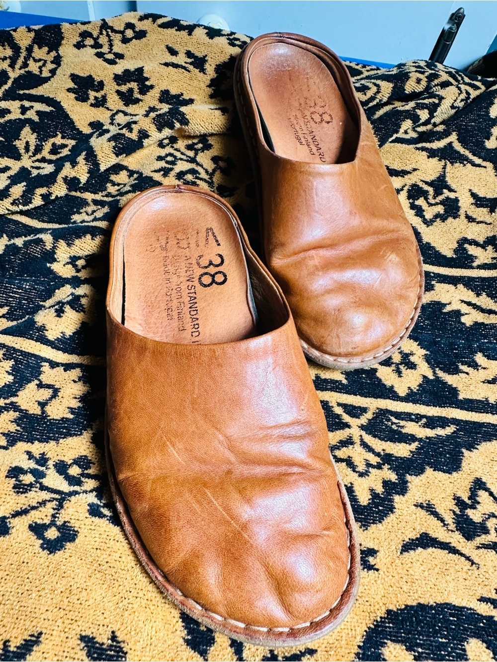 VIBAe Roma leather in color sunflower size 38
